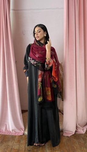 عباية كوبرو أكمام ملونة - أسود