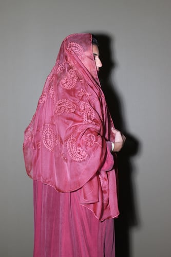 عباية كوبرو طرحة اورجانزا مطرزة- أحمر طوبي