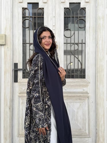 عباية مطرز موردة - كحلي