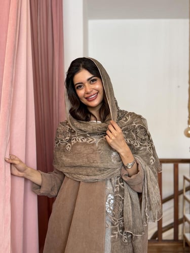 عباية حرير طرحة مطرزة - كاكي