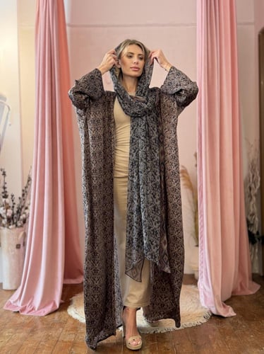 عباية وطرحة حرير طبيعي مشجر - أسود
