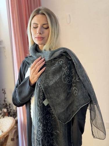 عباية كوبرو طرحة مطرزة ورد - أسود