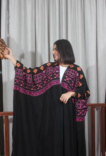 عباية حرير تطريز يدوي تراثي - أسود