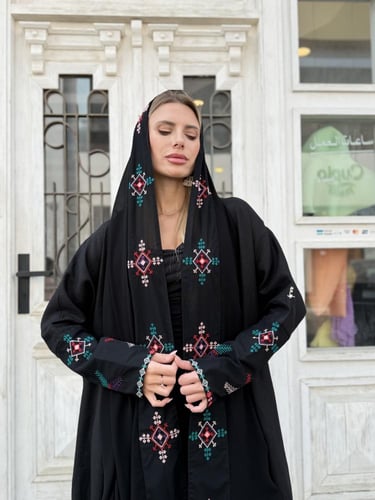 عباية لينن بأطراف مطرزة