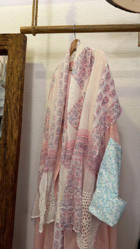 طقم عباية وثوب - وردي ازرق