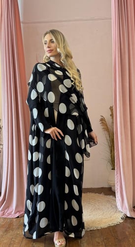 عباية حرير جورجيت دوائر كبيرة أسود وأبيض