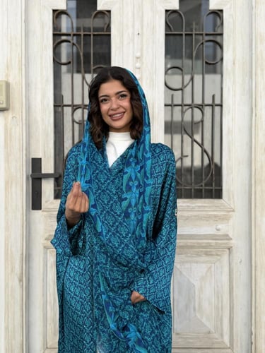 عباية وطرحة حرير طبيعي - كحلي وفيروزي