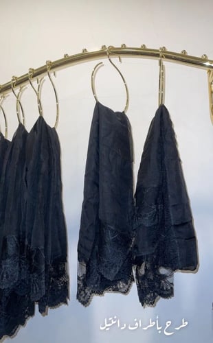 طرحة شيفون بأطراف دانتيل - أسود