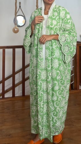 عباية تطريز يدوي - أخضر فاتح
