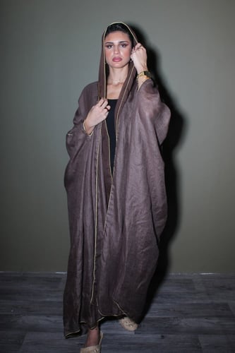 عباية كتان بشت مزينة بأطراف ذهبي -بني