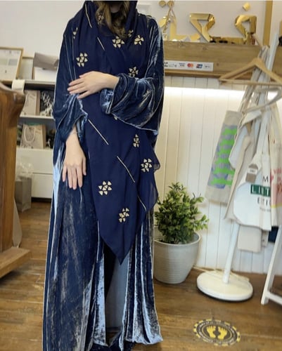 عباية مخمل خفيف - طرحة تطريز يدوي سدو - كحلي