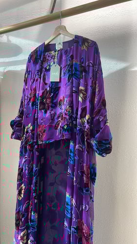 عباية شيفون ورد مخمل -بنفسجي