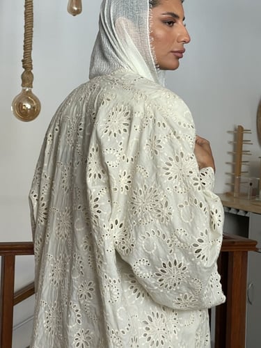 عباية تطريز يدوي - بيج