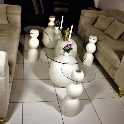 طقم طاولات 5 قطع زجاجي بقاعدة كروية بيضاء