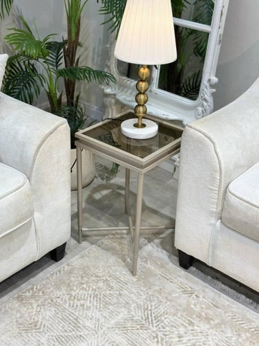 طقم طاولات فخم بسطح زجاج بني – تصميم عصري يجمع بين...