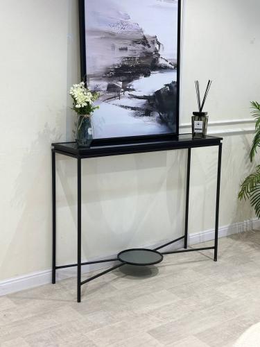 مدخل كونسول سطح زجاج بتصميم عصري