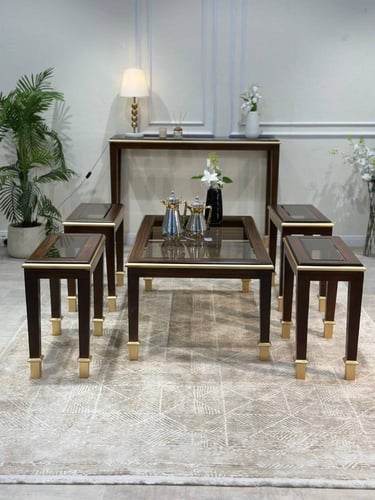 طقم طاولات ضيافة خشبي بسطح زجاجي شفاف – فخامة تليق...