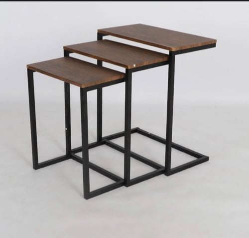 طقم طاولات 3 قطع خشبي بني غامق وهيكل أسود مفتوح