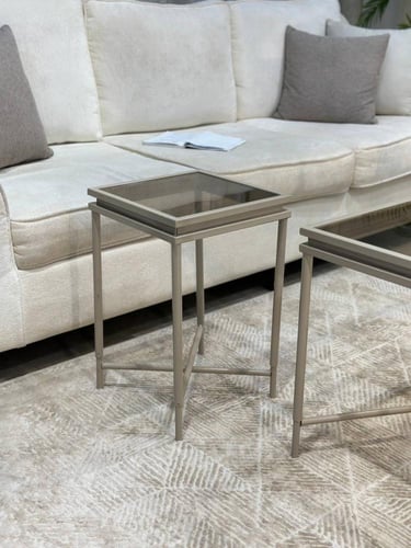 طقم طاولات فخم بسطح زجاج بني – تصميم عصري يجمع بين...