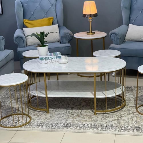 طقم طاولات 5 قطع خشبي أبيض وهيكل ذهبي بسياج