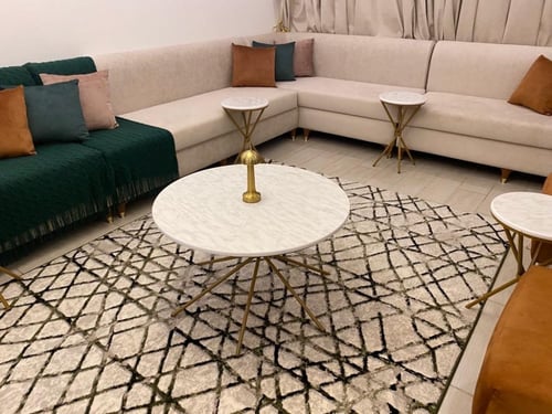 طقم طاولات 5 قطع خشبي أبيض وأرجل X ذهبية