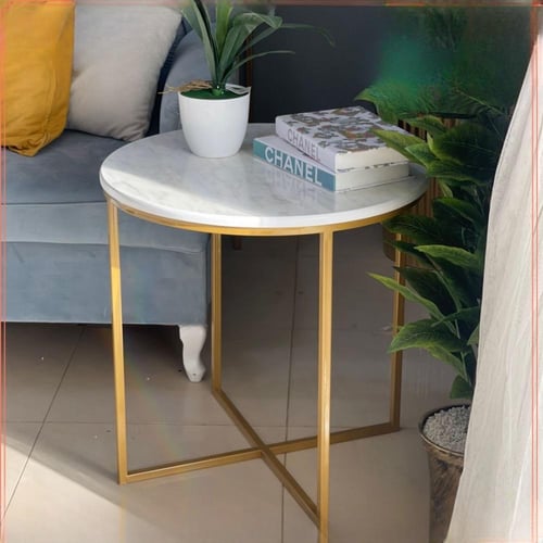 طاولة جانبية ذهبية بتصميم عصري مفتوح 60x60 سم