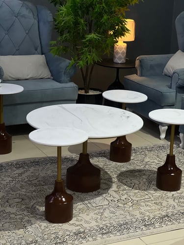 طقم طاولات ضيافة 5 قطع رخام أبيض وأرجل ذهبية دائري