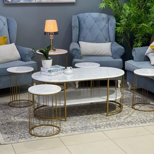 طقم طاولات 5 قطع خشبي أبيض وهيكل ذهبي بسياج