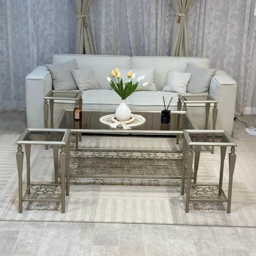 طقم طاولات ضيافة 5 قطع زجاج بني وهيكل شمباني مزخرف