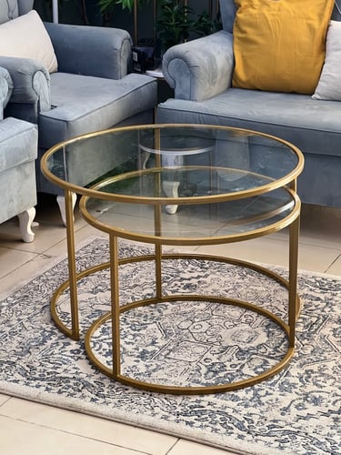 طقم طاولتين ذهبي سطح زجاج