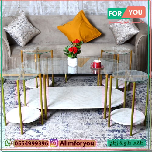 طقم طاولات ضيافة 5 قطع زجاج وخشب شكل رخام ذهبي بيض...