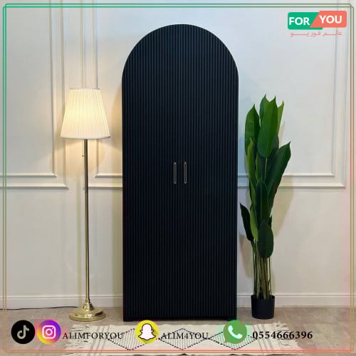 دولاب عبايات بلون أسود