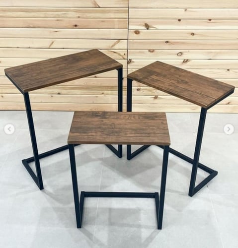 طقم طاولات 3 قطع خشبي بني غامق وهيكل أسود مفتوح