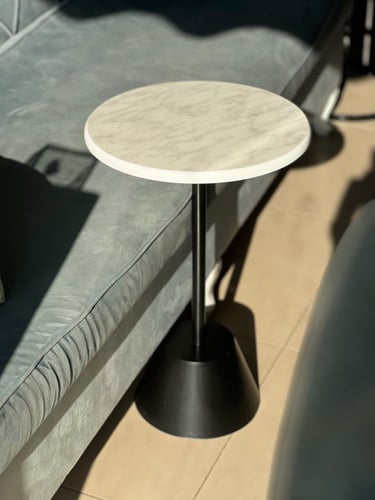 طاولة خدمة حديد أسود سطح خشب شكل رخام 35x35x55 سم