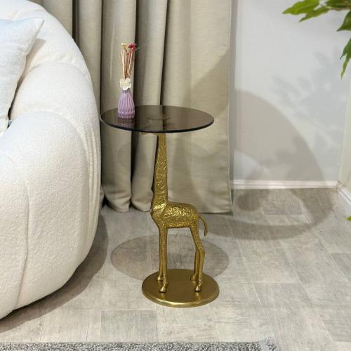 طاولة هندي ذهبي شكل زرافة بسطح زجاج بني
