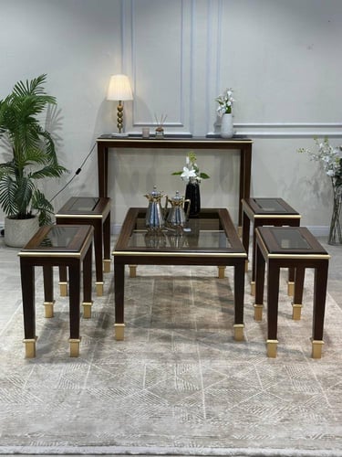 طقم طاولات ضيافة خشبي بسطح زجاجي شفاف – فخامة تليق...