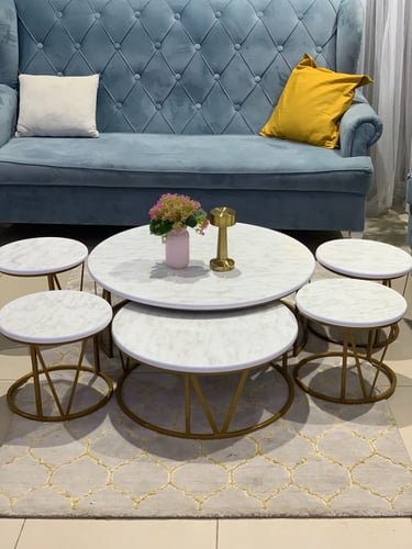 طقم طاولات أرضي 8 قطع خشبي أبيض وهيكل ذهبي V