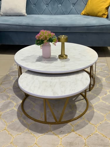 طقم طاولات أرضي 8 قطع خشبي أبيض وهيكل ذهبي V