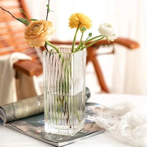 فازة زجاج شفاف صغير