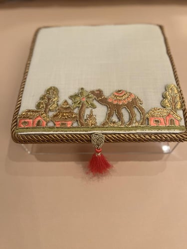 صندوق أكريليك مقسم ٤ أقسام بتصميم فاخر