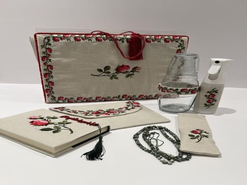 طقم متكامل مكون من شرشف وسجاده سبحه فاصل قران مصحف...