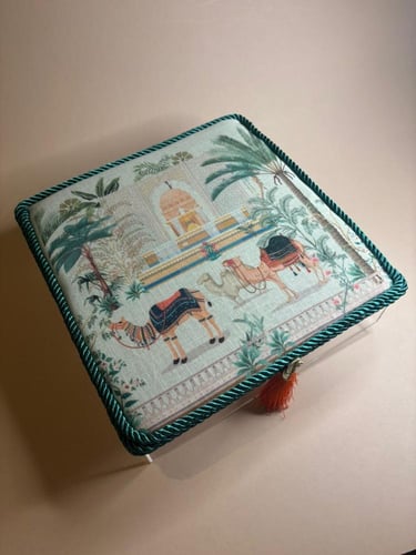 صندوق أكريليك فاخر