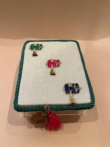 صندوق أكريليك بتطريز تراثي