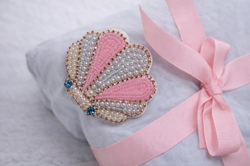 بوكس مكون من شرشف صلاه وسجاده مبطنه وسبحه وزجاجه م...