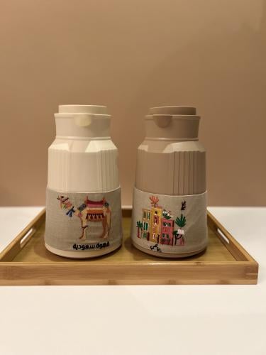 طقم دلة شاي وقهوة بنقوش تراثية