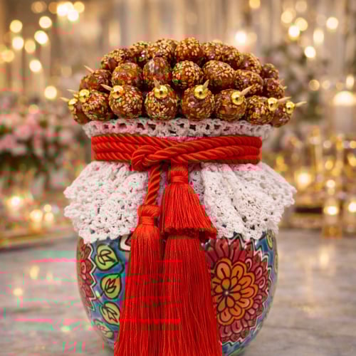 فازه معبأه بالتمر