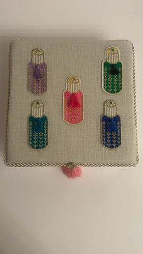 صندوق مزين بالتولة