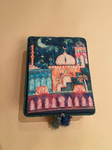 صندوق أكريليك بزخرفة شرقية