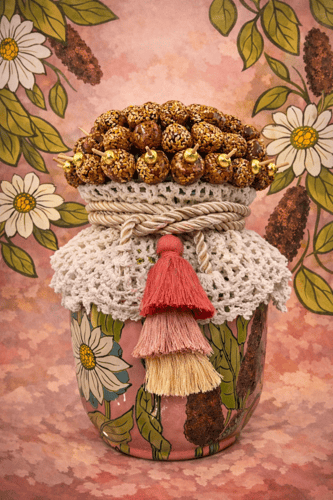 فازه معبأه بالتمر