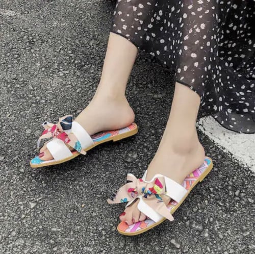 شبشب ابيض جذاب